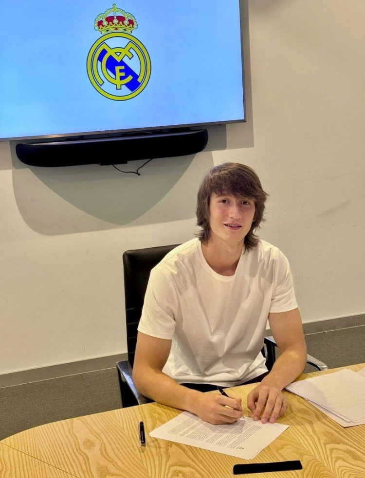 皇馬官方：續約18歲中衛霍安-馬丁內斯至2029年