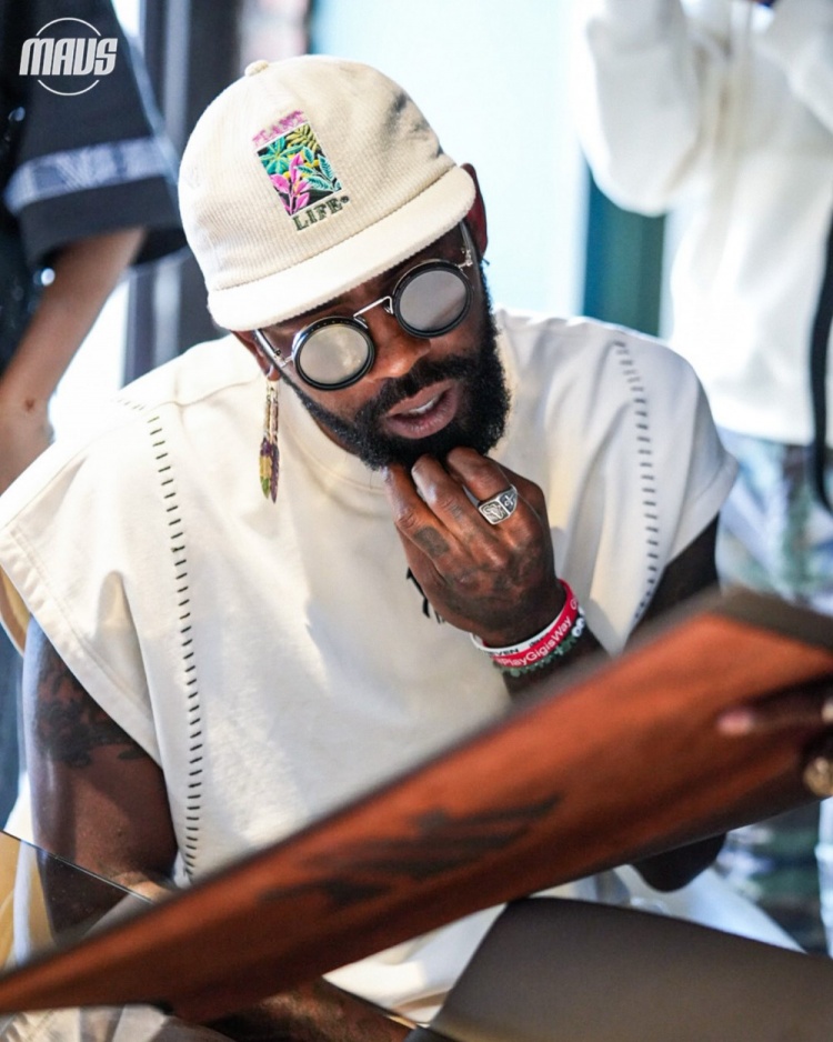 一組帥照來(lái)襲！獨行俠曬照：和首席創(chuàng  )意官歐文一起參加紐約時(shí)裝周