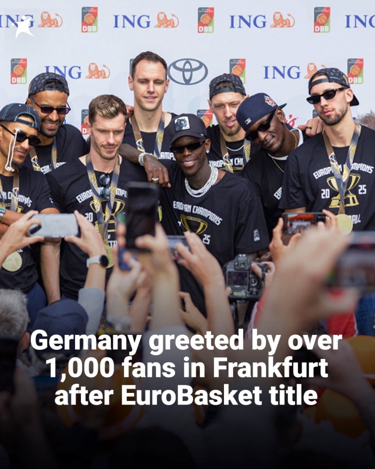 德國男籃回到法蘭克福 受到超過(guò)1000名球迷熱烈歡迎