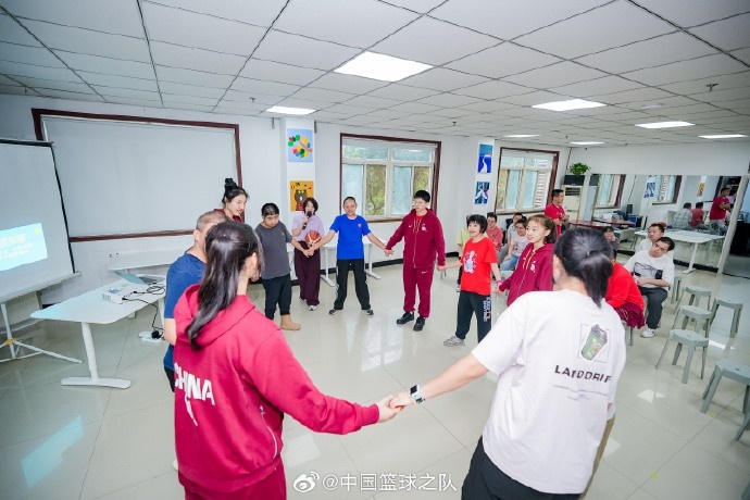 中國女籃專(zhuān)程前往智障人士服務(wù)工作站 以實(shí)際行動(dòng)支持公益事業(yè)