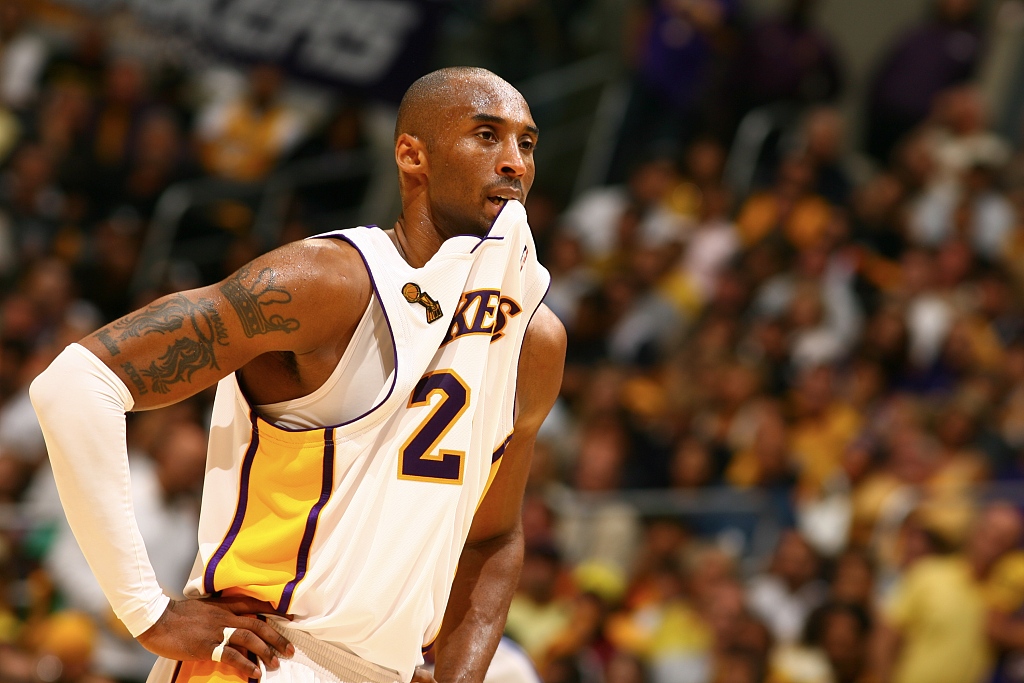 查爾莫斯：科比場(chǎng)下超級謙遜 我跟腱撕裂時(shí)他主動(dòng)聯(lián)系我