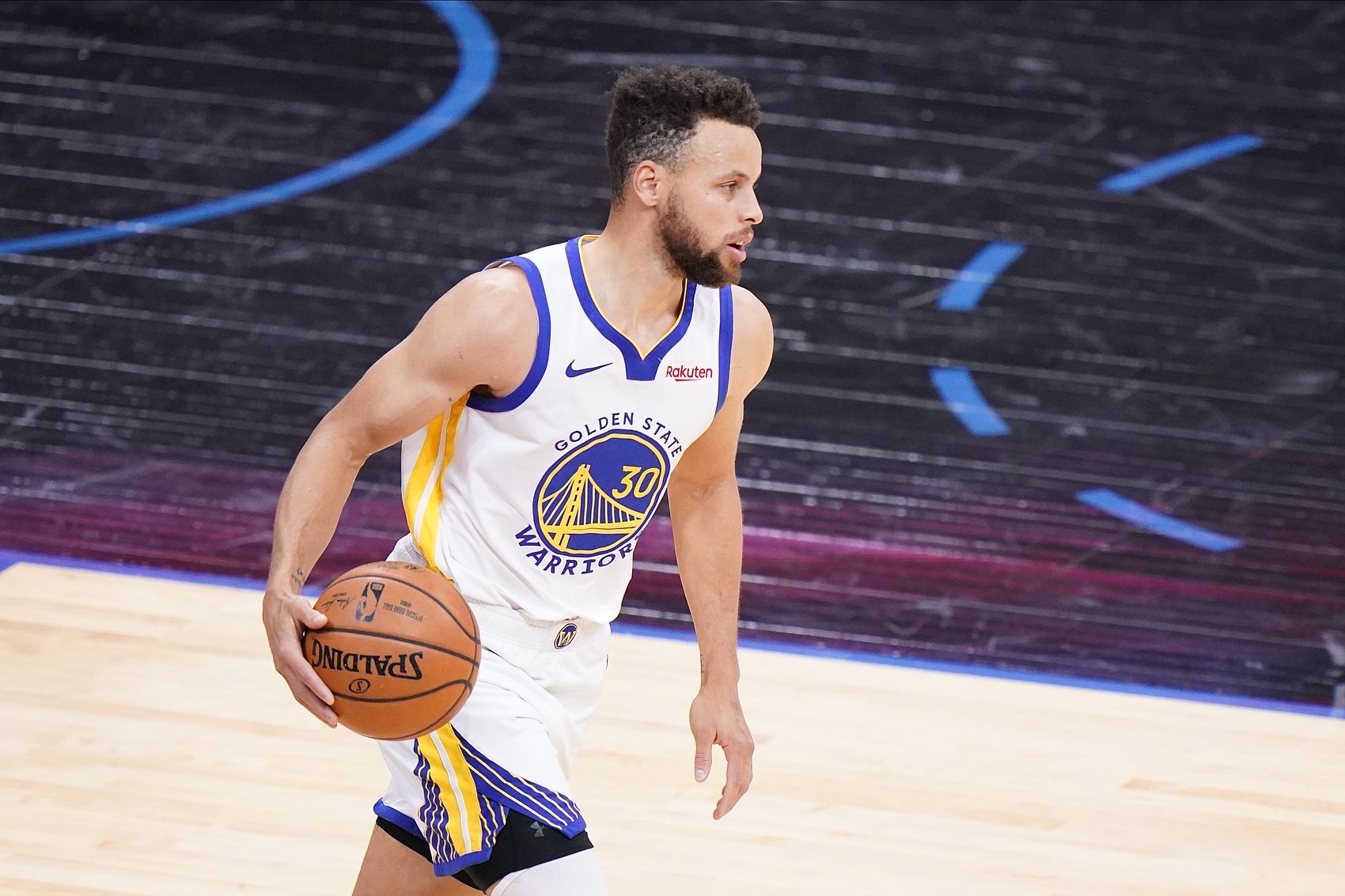 查爾莫斯：庫里不是控衛 他不靠傳球主導比賽 對手也不擔心他傳球