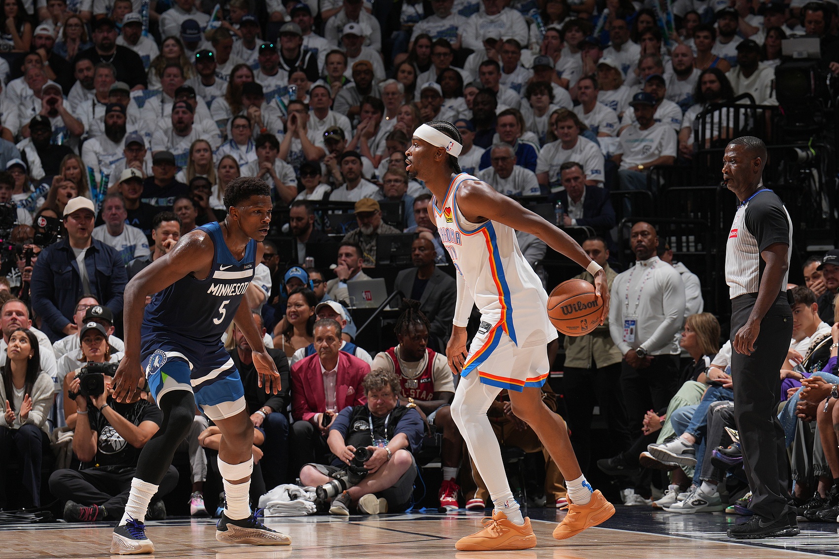 隊記：愛(ài)德華茲完全淡出了社交媒體 一門(mén)心思打磨球技