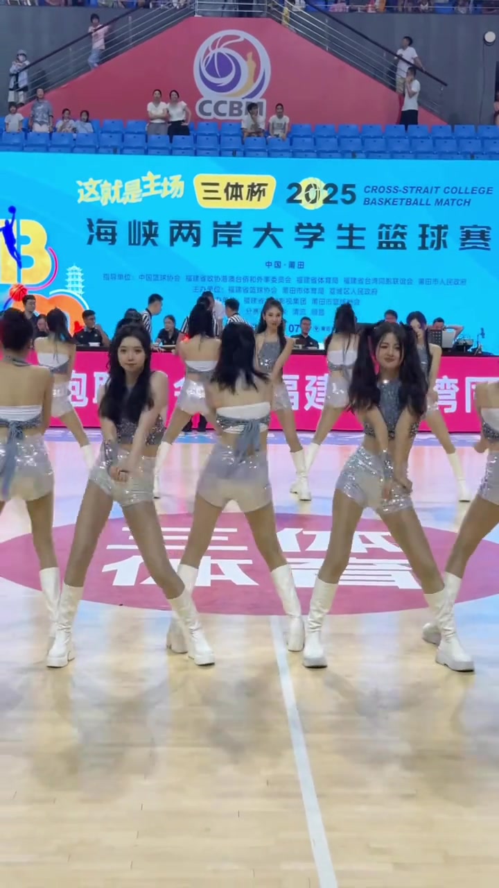 福建男籃主場(chǎng)啦啦隊曬舞蹈視頻：真是方向失了南北 美得有點(diǎn)東西
