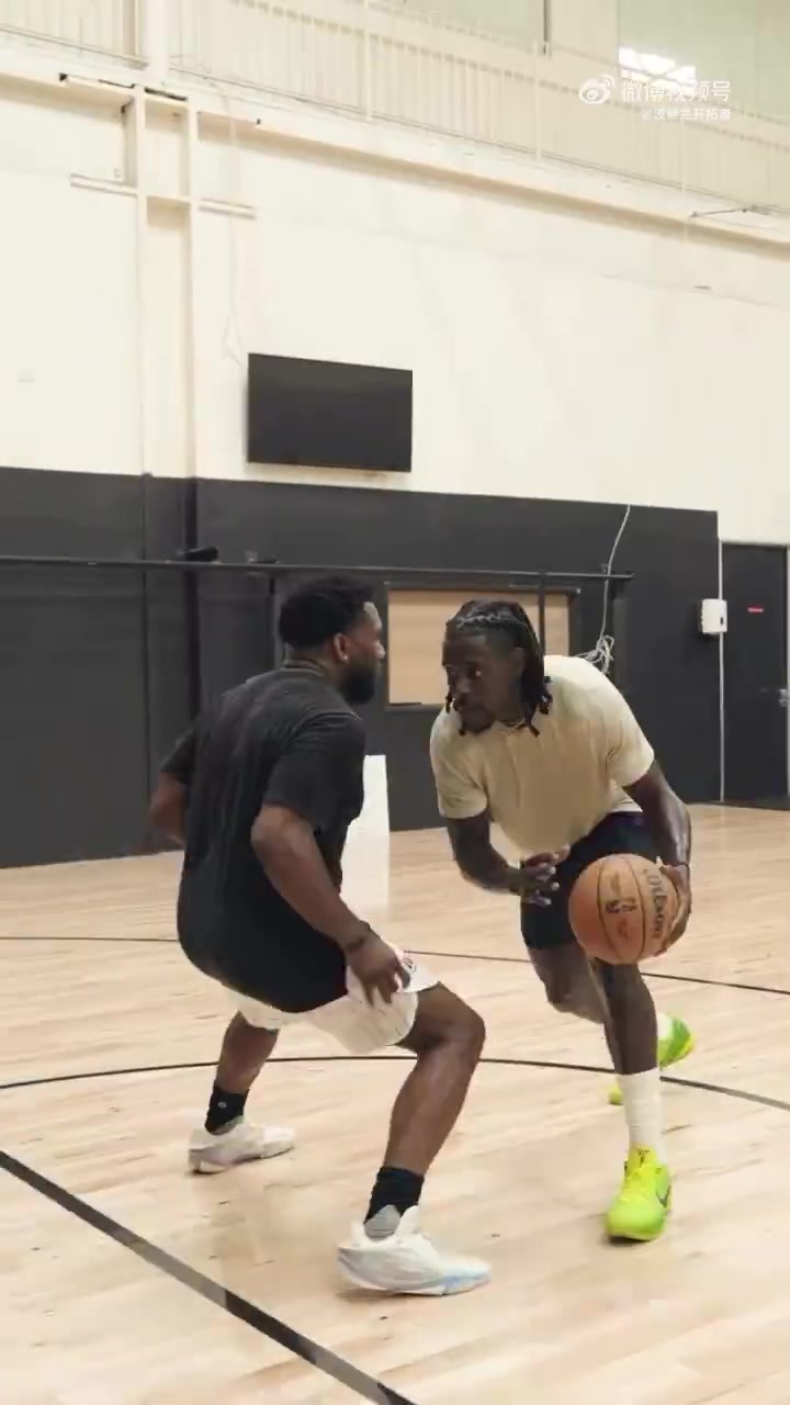 朱哥干貨教學(xué)！霍勒迪教你如何擠開(kāi)投籃空間 命中跳投