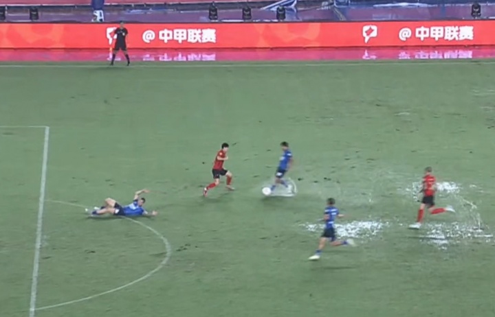 水球大戰漏判越位！足協(xié)評議：南通球員倒地后越位觸球，進(jìn)球無(wú)效