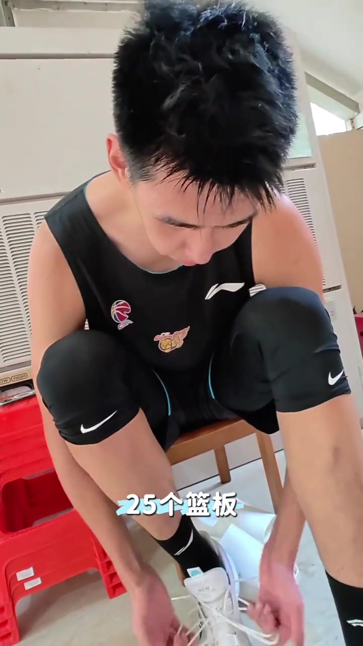 徐昕：王少杰&焦泊喬為徐杰制造空間 杰師傅的籃板落點(diǎn)判斷也很好