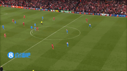 離大譜！?；倏藷o(wú)人盯防近距離射門(mén)打偏