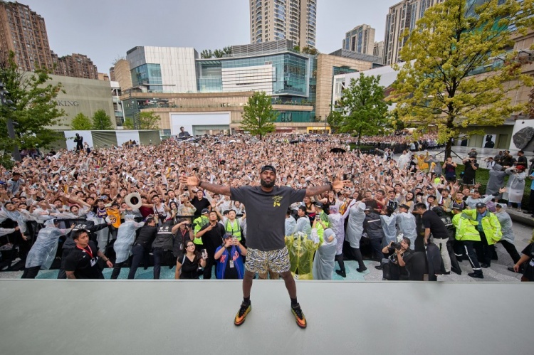 詹姆斯中國行微博熱度總結：4.5億話(huà)題閱讀 20.5萬(wàn)討論 38個(gè)熱搜