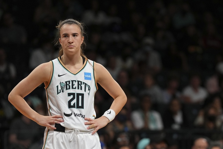 突然斷電！自由人次節8分多鐘僅得5分&單節12-26 半場(chǎng)落后14分