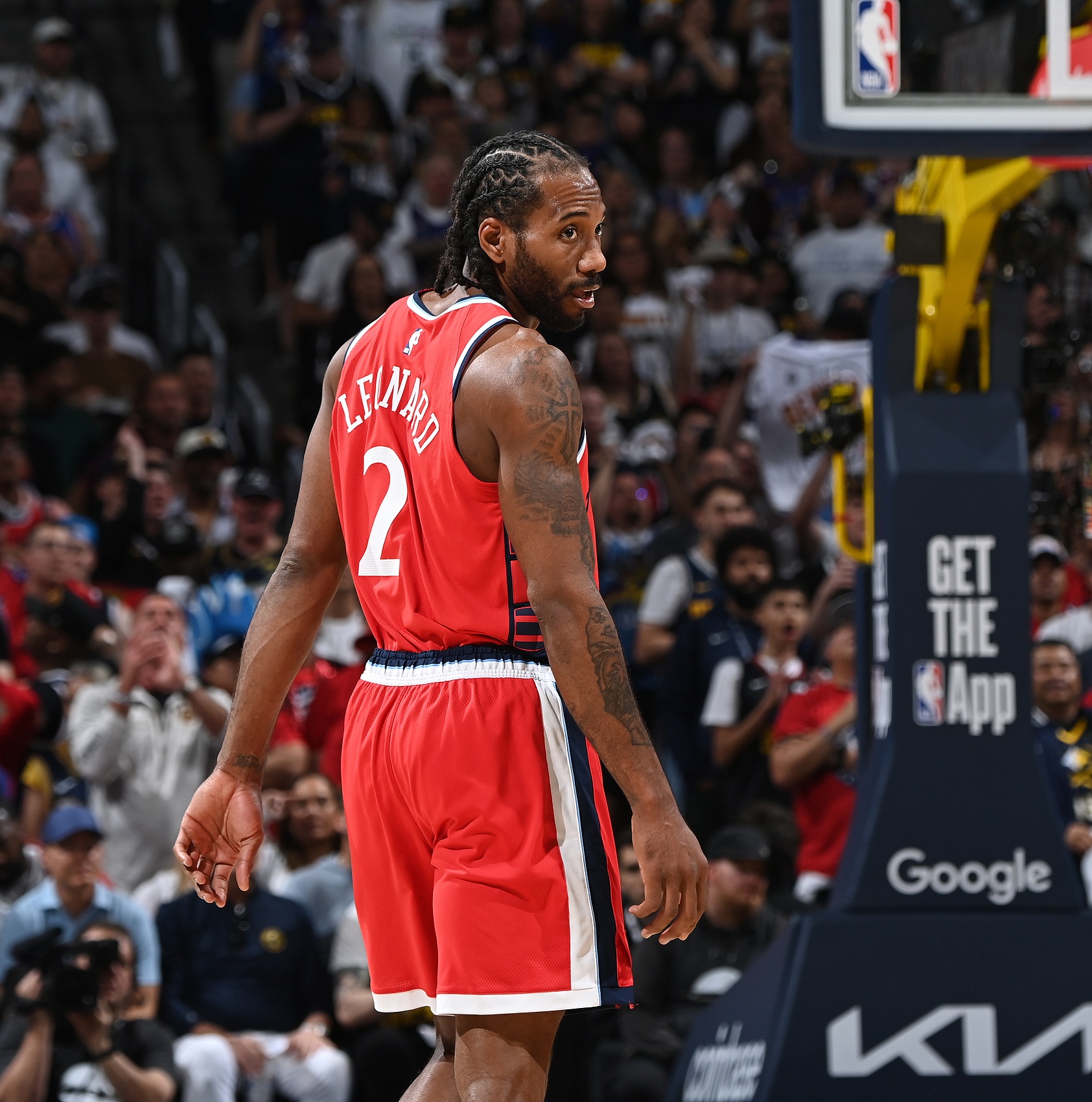 ESPN：多位總經(jīng)理和高管認為 萊昂納德預計會(huì )履行完剩余合同