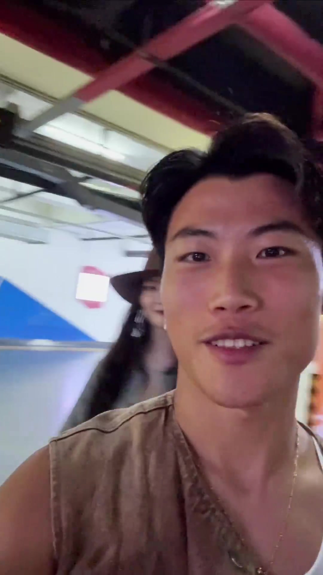 謝文能曬視頻：第一次感受live house，山東王和果哥的現場(chǎng)真的炸