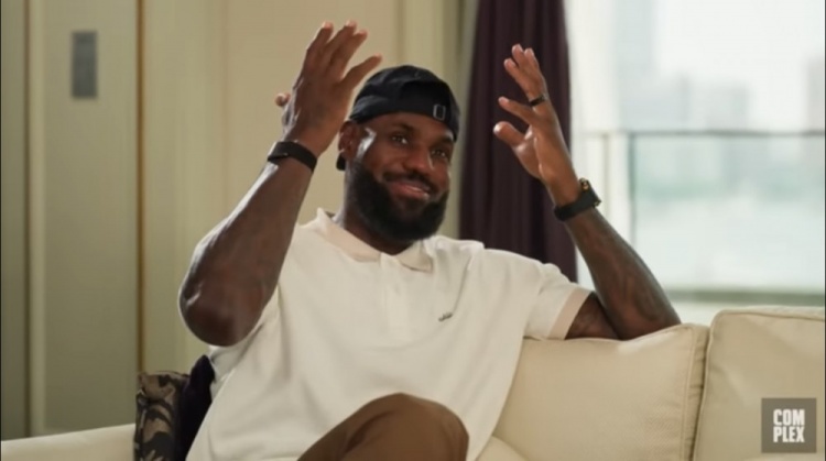 詹姆斯談爭球權熱梗：那就是我們的球權啊  我在努力贏(yíng)球和奪冠