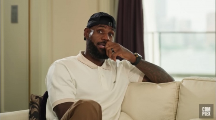 詹姆斯：三分10中9那場(chǎng)賽前熱身時(shí)我就感覺(jué)不一樣 預感自己要爆發(fā)