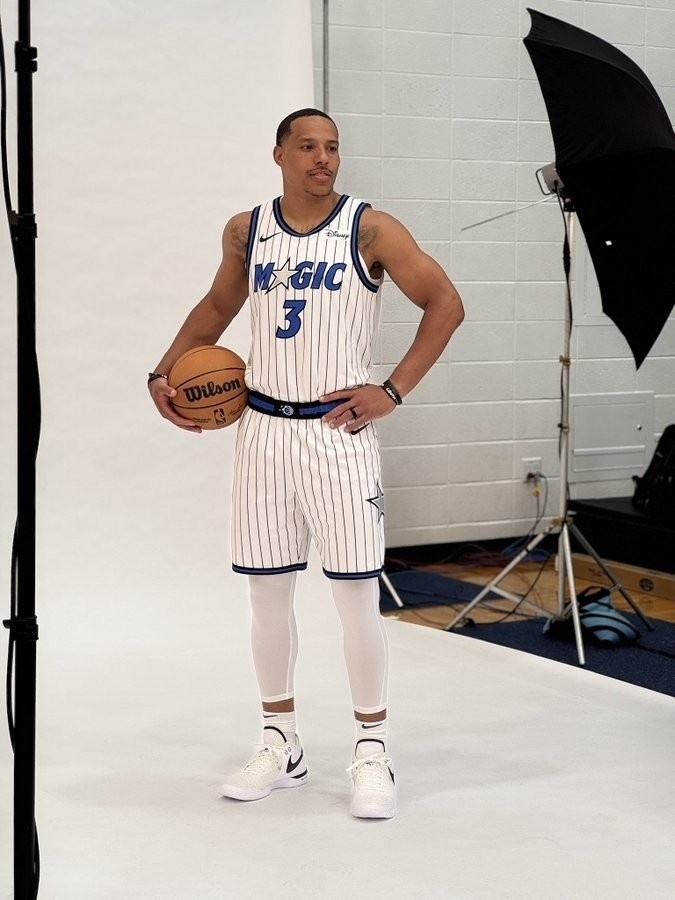 魔術(shù)新賽季氛圍火爆！貝恩在奧蘭多高速拋錨 反獲球迷熱情歡呼