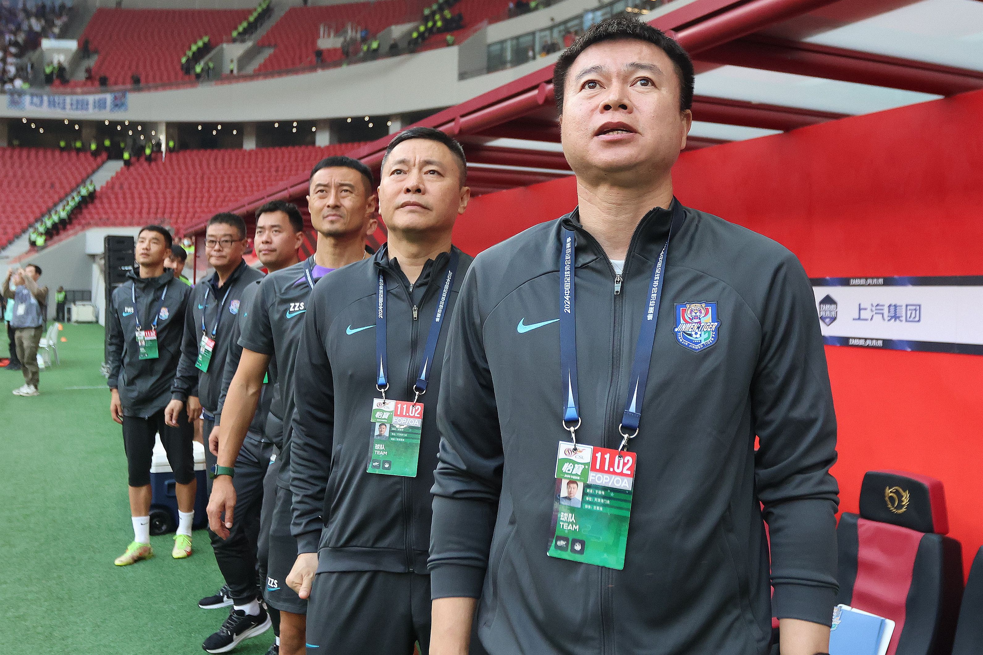 記者：截至昨天沒(méi)聽(tīng)說(shuō)薩爾瓦多能踢，也未聽(tīng)說(shuō)于指導報名國足主帥