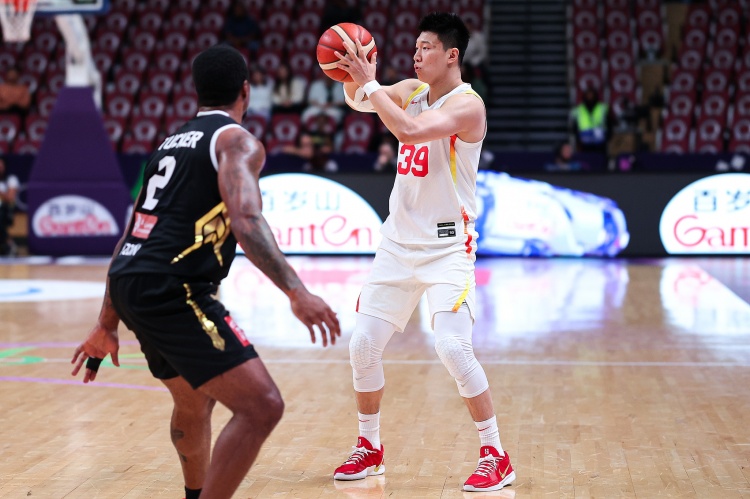 雷蒙：只要中國男籃需要我上場(chǎng) 自己上去就是拼刺刀