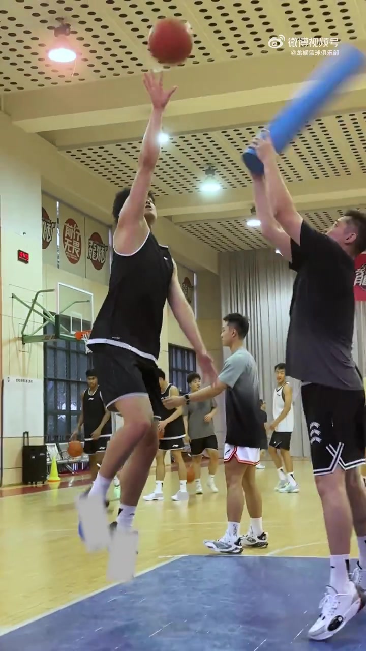 備戰NBA季前賽訓練，相信過(guò)程！??