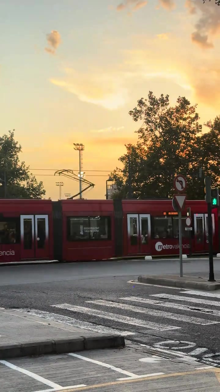 悠閑且愜意！楊力維曬日常隨筆：游玩西班牙