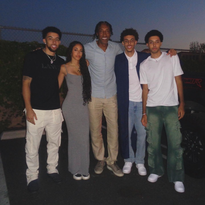 全是拉爾薩生的！皮蓬曬與四名子女溫馨合照 小女兒亭亭玉立