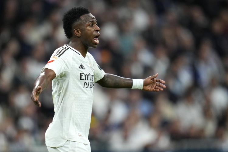 去年還是金球大熱！阿斯：維尼修斯正“墜落” 續約停滯+狀態(tài)存疑