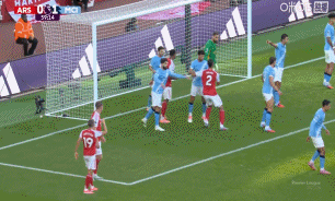 特羅薩德傳中，中路約克雷斯沒(méi)反應過(guò)來(lái)