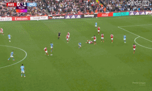 補時(shí)絕平！埃澤長(cháng)傳助攻，馬丁內利單刀吊射破門(mén)