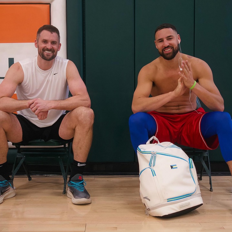 克萊曬出自己與“老鄉”樂(lè )福訓練照：生涯第十五年征程加載中?