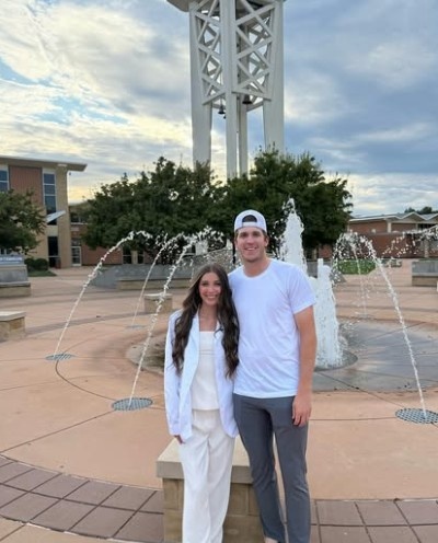 醫學(xué)博士在讀！里夫斯女友社媒曬美照 有才學(xué)有顏值！