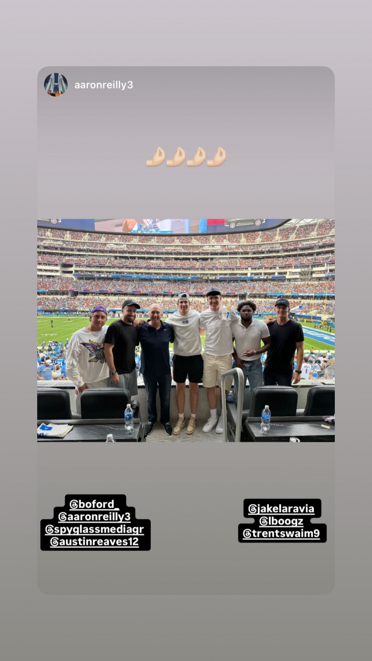 支持同城球隊！拉拉維亞與里夫斯現場(chǎng)觀(guān)看NFL洛杉磯閃電比賽