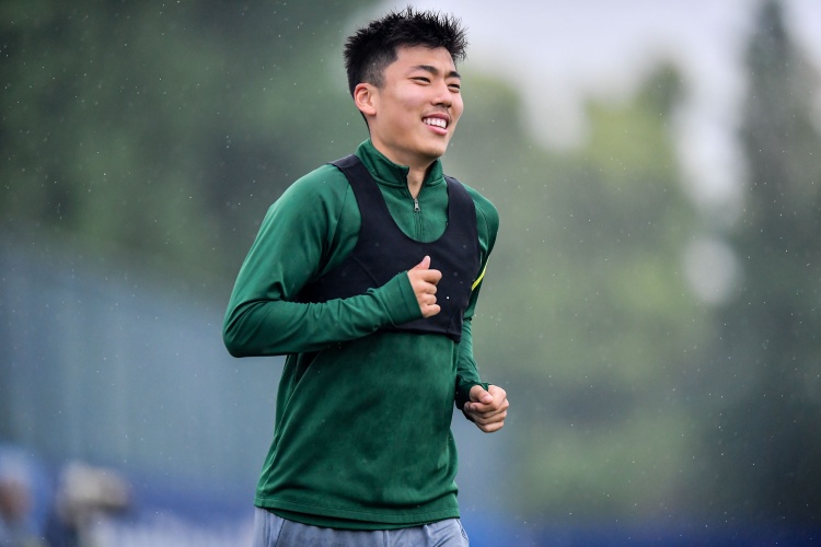 曾效力狼隊梯隊的何朕宇現身“蒙超”，打進(jìn)3球暫列射手榜第5位