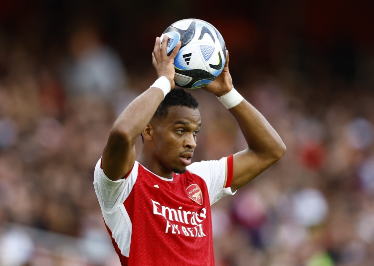 真的拼了！廷伯半場(chǎng)完成6次搶斷，超過(guò)阿森納其他隊友之和