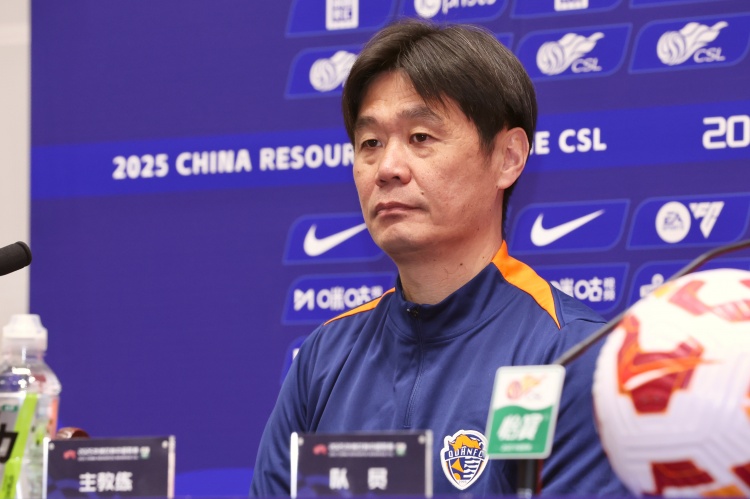 足球報：青島海牛時(shí)隔21輪后再次迎來(lái)5外援，絕平泰山暫離降級區