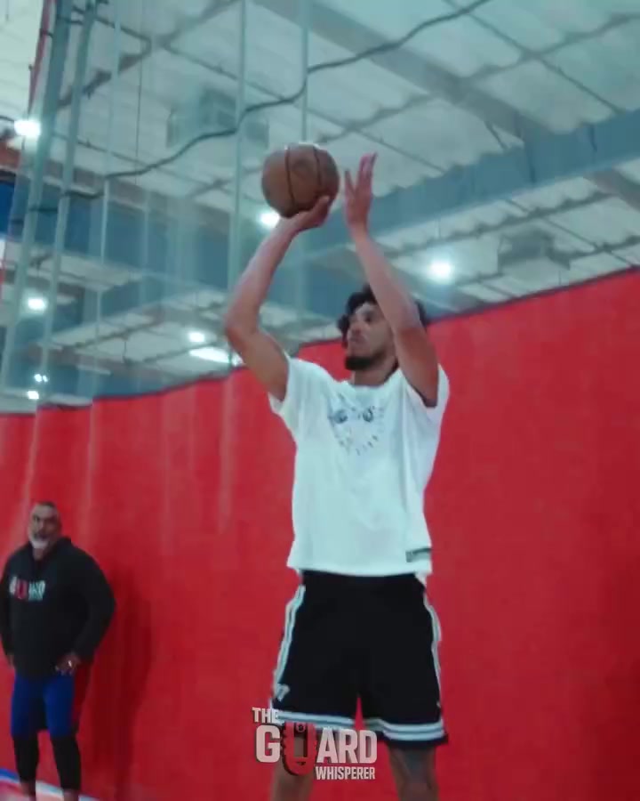 新賽季也要投外線(xiàn)？海斯休賽期加強三分 上賽季三分僅出手3次！