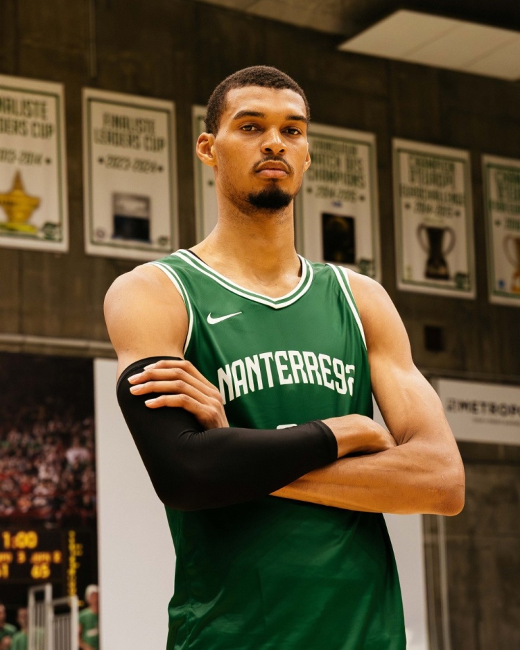 來(lái)時(shí)的路！文班亞馬為法甲老東家Nanterre 92拍攝新球衣宣傳照