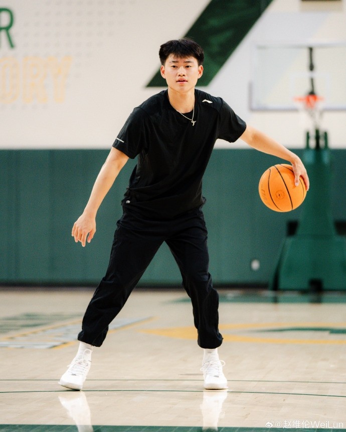 厲兵秣馬！趙維倫曬多張訓練照 背景舊金山大學(xué)配色清晰可見(jiàn)