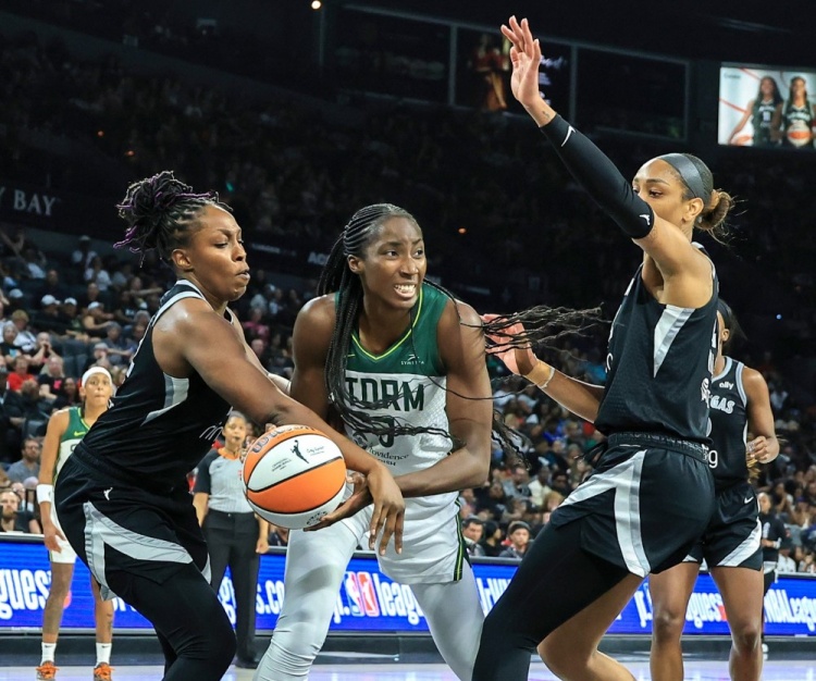 2025賽季美職女籃季后賽首輪回顧：四強逐鹿，激情四溢