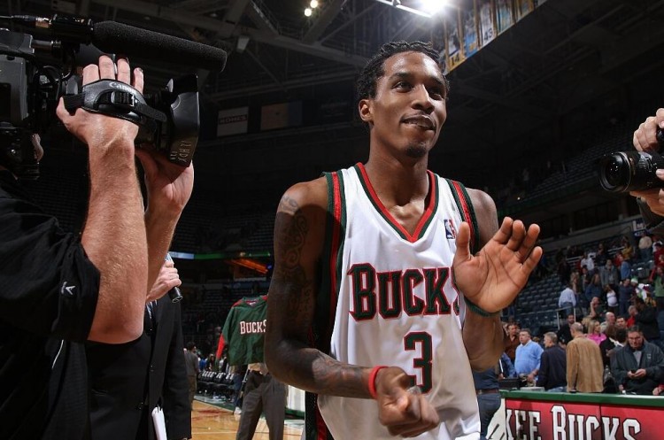 出道即巔峰代表！?！白钅贻p50分先生”詹寧斯36歲生日快樂(lè )??