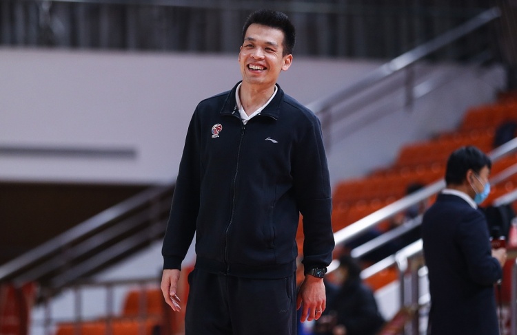 解立彬：球隊本賽季表現頑強 凝聚力&防守是連冠關(guān)鍵