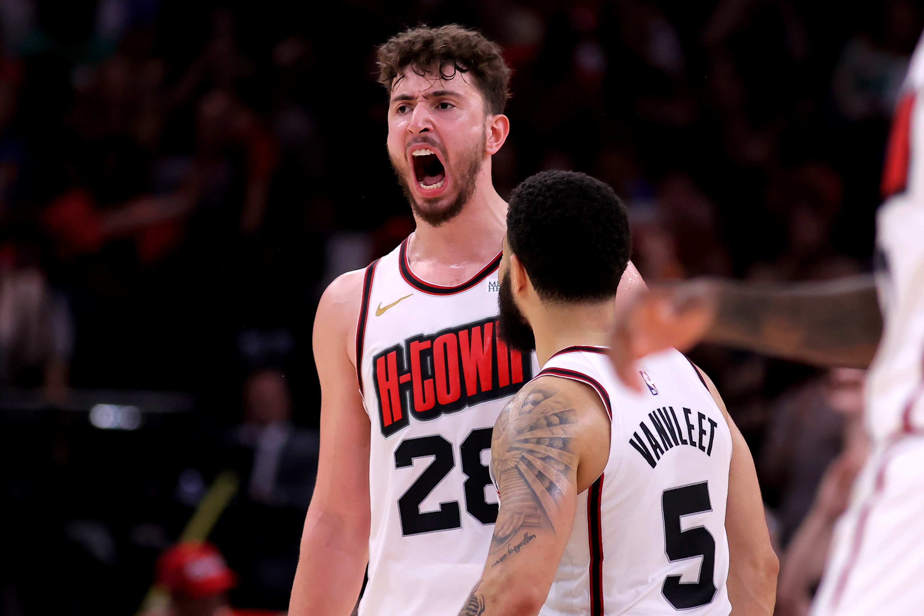 這算好消息？上賽季火箭雙塔在范弗里特下場(chǎng)時(shí) 正負值更高