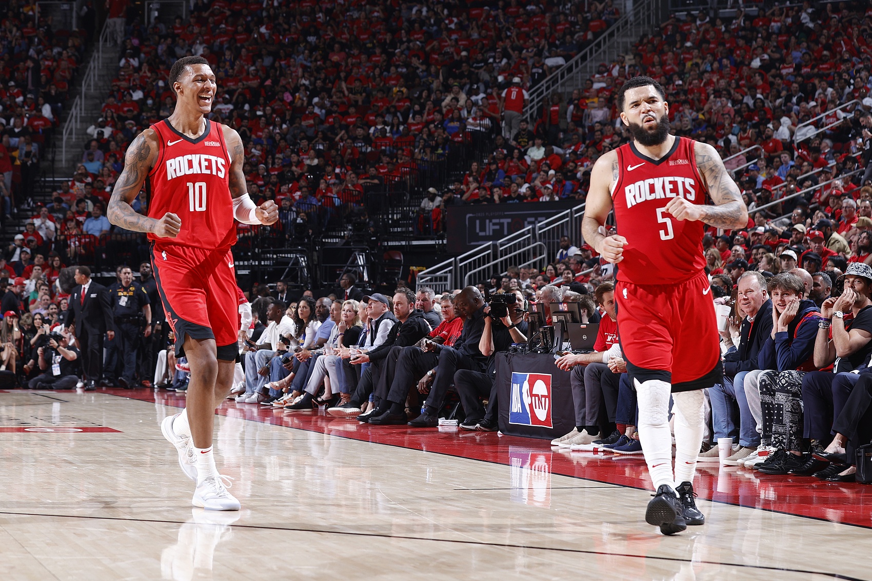 火記：要瘋搶前板了 預計小賈+DFS會(huì )補充首發(fā)陣容 續約泰特很關(guān)鍵