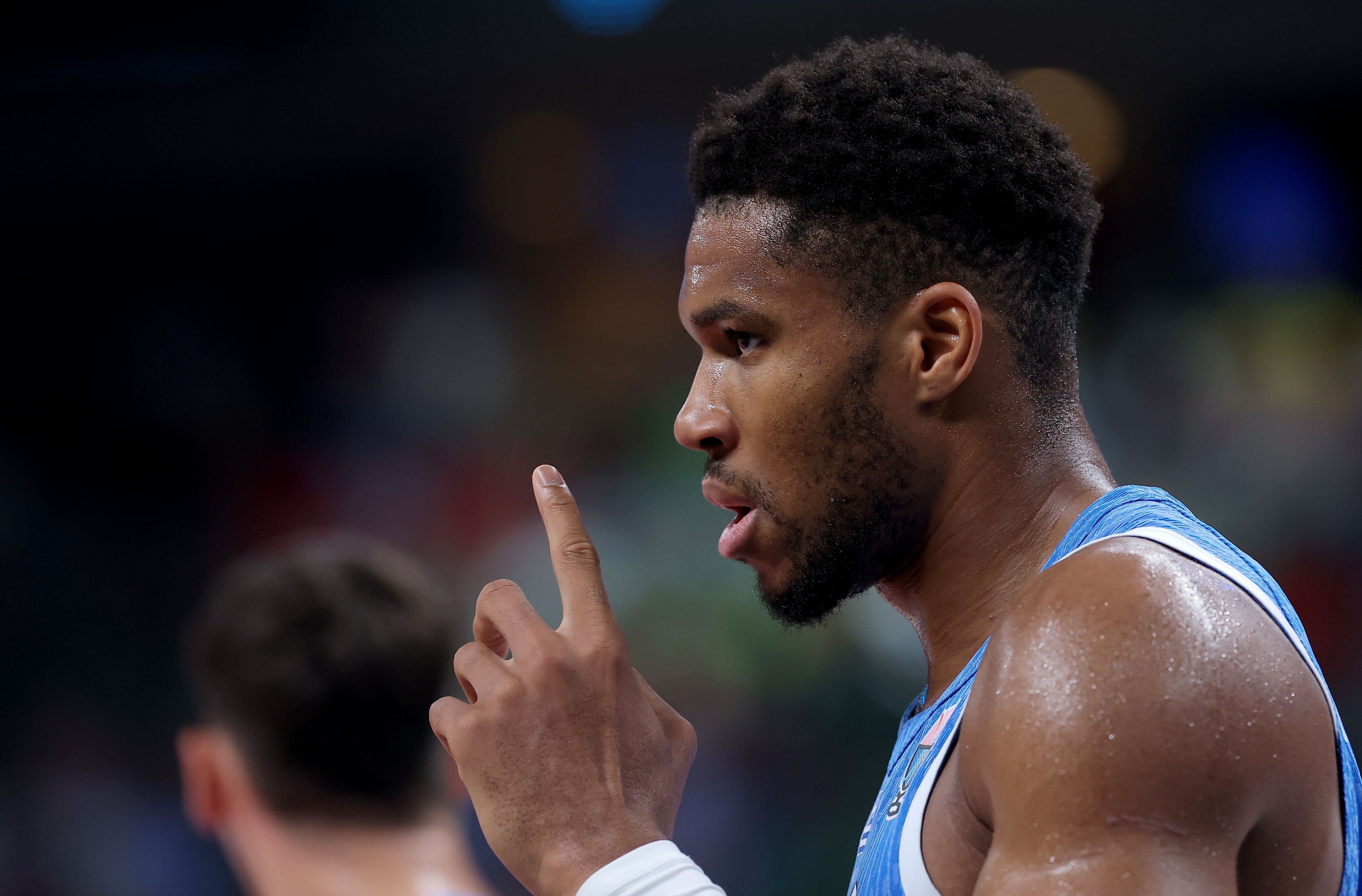 字母哥：時(shí)機合適未來(lái)考慮回歐洲打球 畢竟連梅西都能來(lái)美國踢球