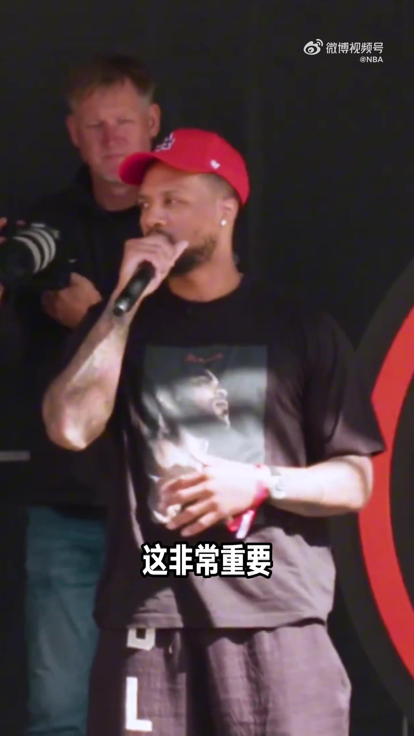 利拉德：開(kāi)拓者有冉冉升起的未來(lái)之星 充滿(mǎn)無(wú)限可能 愿幫他們成長(cháng)