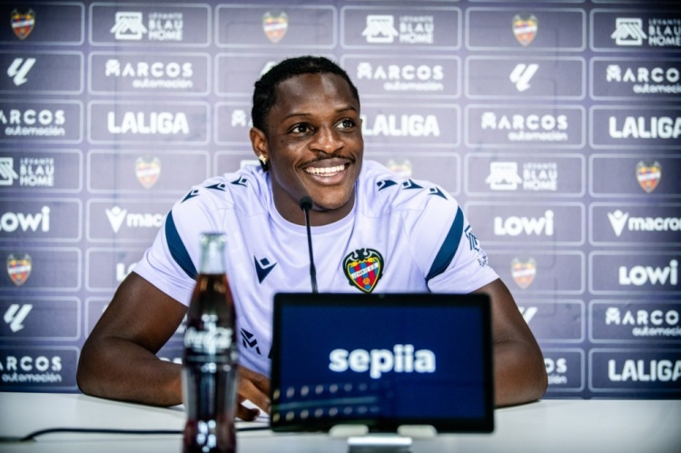 下一個(gè)神鋒？萊萬(wàn)特前鋒艾永5場(chǎng)西甲轟3球3助，夏窗曾獲巴薩關(guān)注