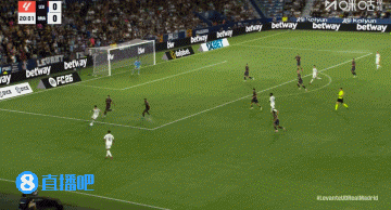 這機會(huì )不進(jìn)??維尼修斯打門(mén)被撲，馬斯坦托諾空門(mén)補射中框！