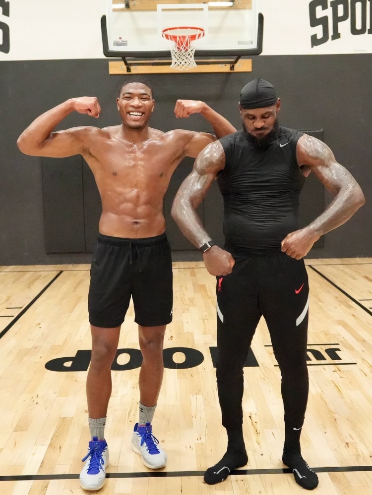 訓練師曬今夏訓練照合集：詹姆斯父子 馬克西 八村塁 德羅贊領(lǐng)銜