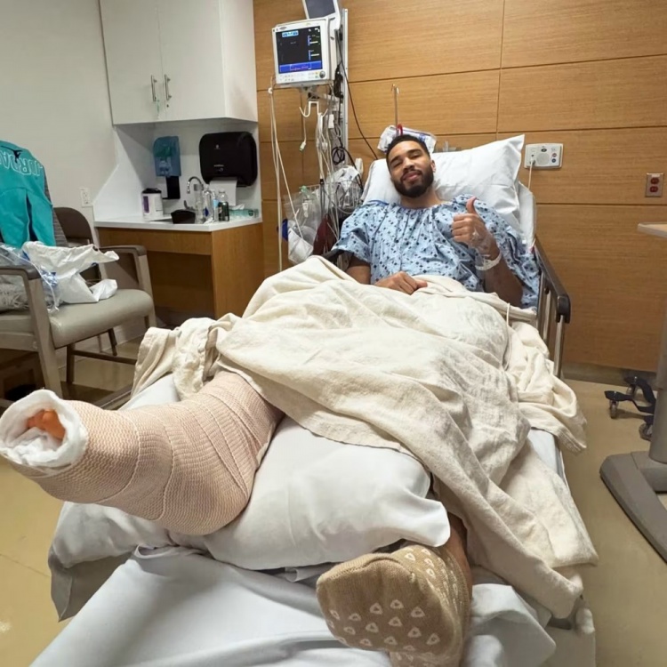 塔圖姆在術(shù)后聽(tīng)從醫生建議 服用了新型止痛藥 助力高強度康復訓練