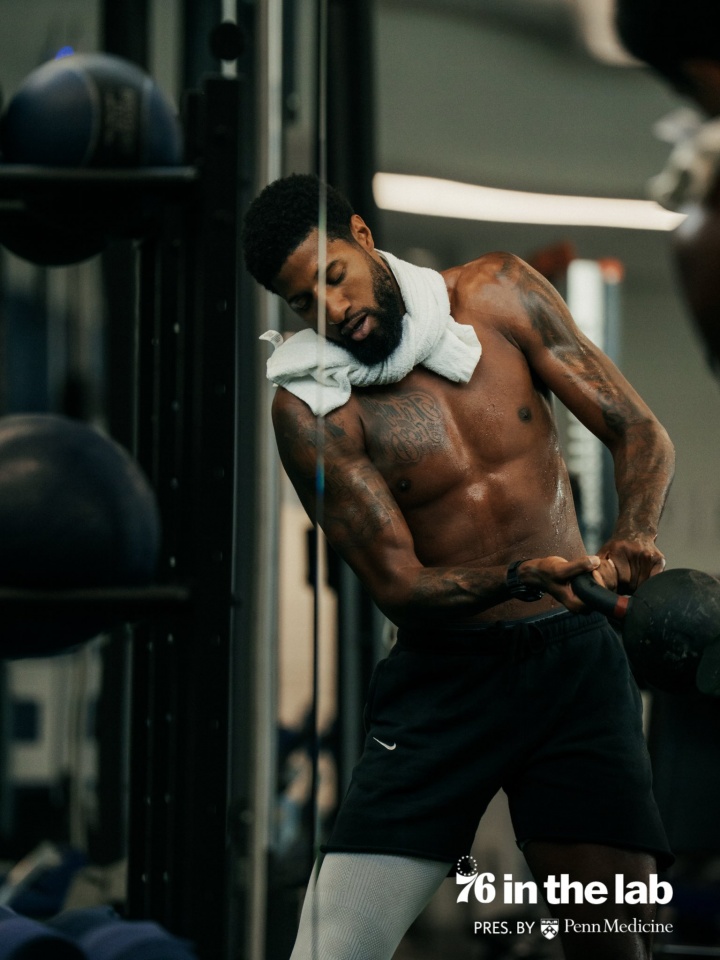 中鋒持球后衛扣籃！76人官推曬訓練視頻 恩比德連線(xiàn)馬克西