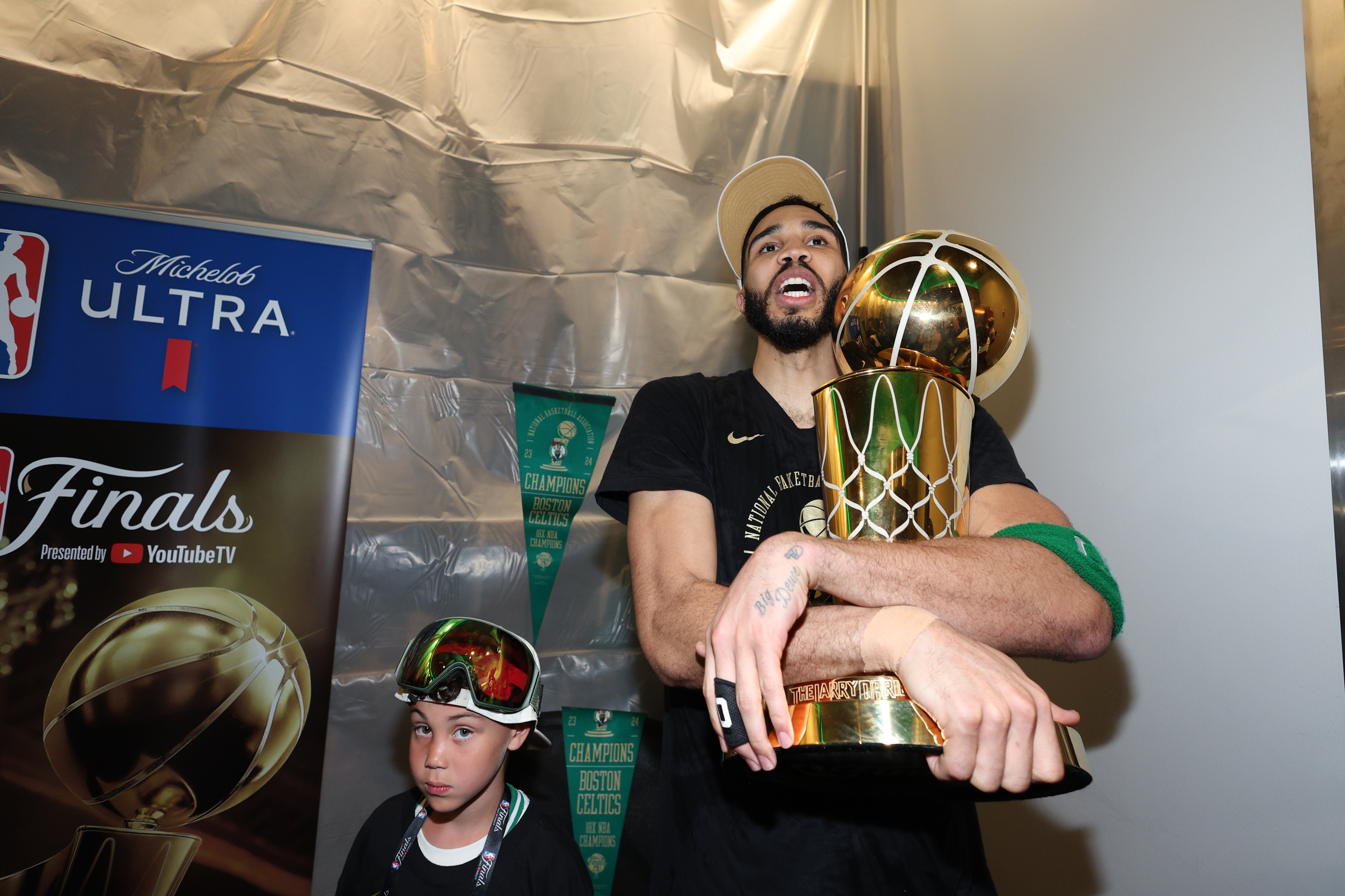 塔圖姆：我會(huì )爭取完全健康后復出 我想讓孩子們知道爸爸沒(méi)有放棄