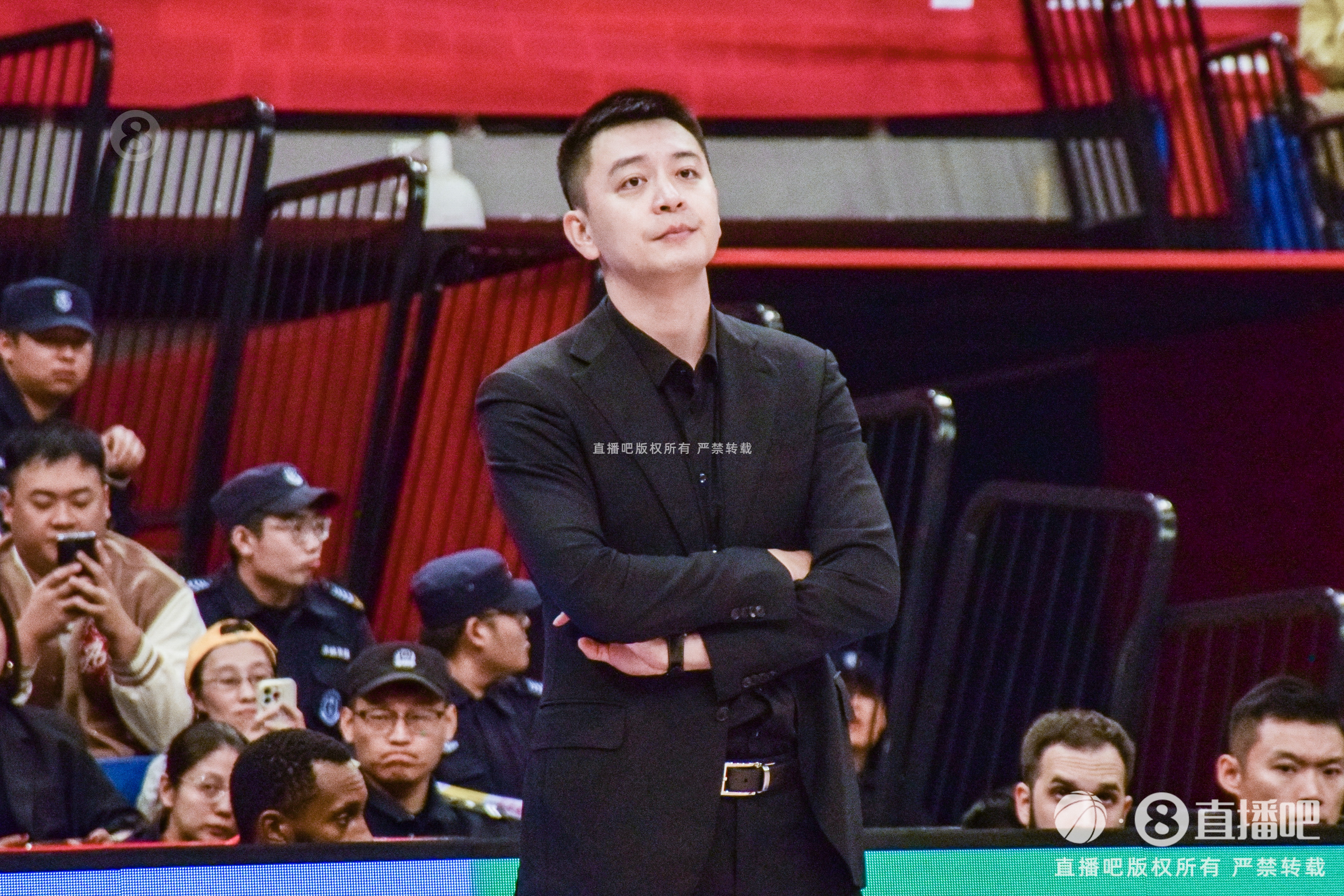 楊鳴：外界的質(zhì)疑和貶低每天都伴隨著(zhù)遼寧 大家一直都在努力